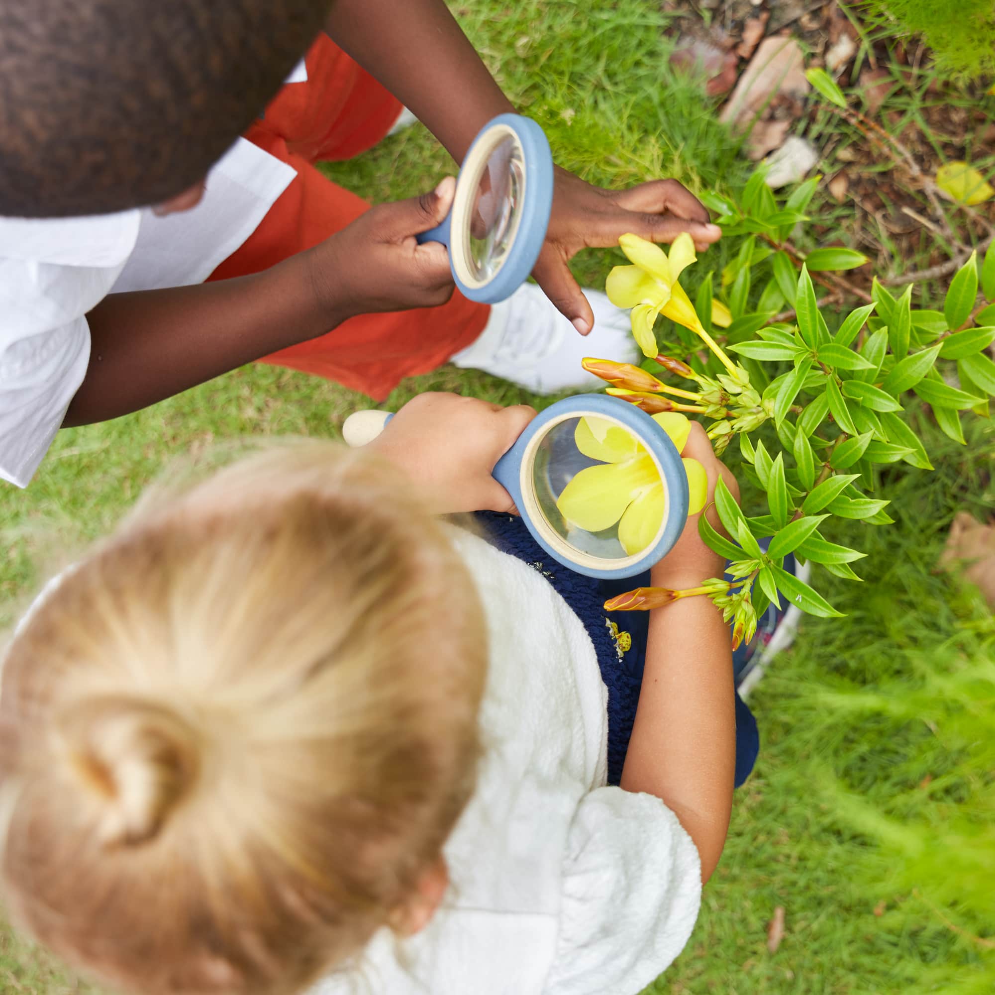 All-Weather Magnifying Glass - Set of 4